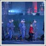 Itt élned, halnod kell