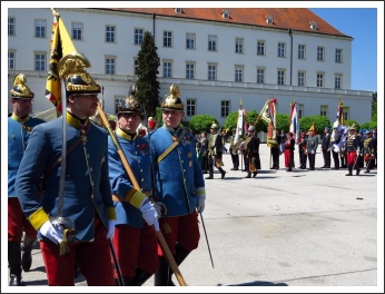 Életünket és vérünket!
