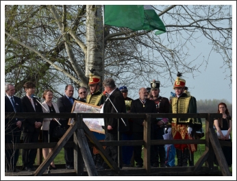 Csata a Tápió hídján (fotó: Berlingerné Kiss Orsolya)
